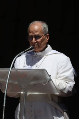 Castelgandolfo, İtalya, 20 Temmuz 2025: Castelgandolfo 'daki Piazza della Libert meydanında Papa 16. Leo, özellikle Gazze' de binlerce inançlı insanın önünde savaşlardan duyduğu endişeyi dile getirdi..