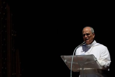 Castelgandolfo, İtalya, 20 Temmuz 2025: Castelgandolfo 'daki Piazza della Libert meydanında Papa 16. Leo, özellikle Gazze' de binlerce inançlı insanın önünde savaşlardan duyduğu endişeyi dile getirdi..