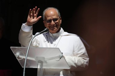 Castelgandolfo, İtalya, 20 Temmuz 2025: Castelgandolfo 'daki Piazza della Libert meydanında Papa 16. Leo, özellikle Gazze' de binlerce inançlı insanın önünde savaşlardan duyduğu endişeyi dile getirdi..