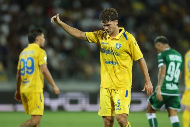 Frosinone, İtalya - 24 Ağustos 2025: Frosinone takımından Gabriele Calvani Frosinone 'nin Benito Stirpe Stadyumu' nda Frosinone Calcio 'nun US Avellino' ya karşı oynadığı 1..
