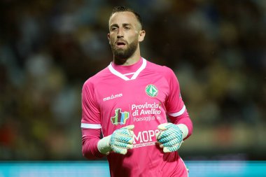 Frosinone, İtalya - 24 Ağustos 2025: Avellino 'dan Antony Iannarilli, Frosinone Calcio ile ABD Avellino 1912 arasındaki Serie B 2025-2026 maçı sırasında Benito Stirpe Stadyumu' nda görüldü..
