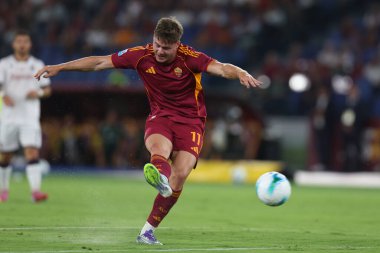 Roma, İtalya - 23 Ağustos 2025: Roman Evan Ferguson Roma 'daki Olimpiyat Stadyumu' nda Roma - Bologna FC 1909 arasındaki Serie A Enilive 2025-2026 maçının birinci gününde görev başında görüldü.