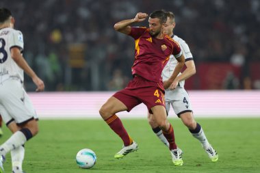 Roma, İtalya - 23 Ağustos 2025: Romanyalı Bryan Cristante, Roma 'daki Olimpiyat Stadyumu' nda Roma - Bologna FC 1909 arasındaki Serie A Enilive 2025-2026 maçının birinci gününde görev başında görüldü.