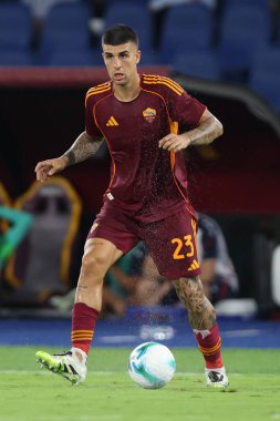 Roma, İtalya - 23 Ağustos 2025: Romanyalı Gianluca Mancini, Roma 'daki Olimpiyat Stadyumu' nda Roma - Bologna FC 1909 arasındaki Serie A Enilive 2025-2026 maçının birinci gününde görev başında görüldü.