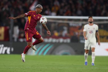 Roma, İtalya - 2 Ekim 2025: Roman Wesley Franca UEFA Ligi 2025 / 2026, 2. gün Roma Olimpiyat Stadyumu 'nda AS Romanlar Lille' e karşı arasındaki çatışmada görülüyor
