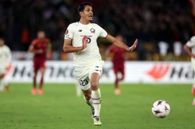 Roma, İtalya - 2 Ekim 2025: Lille 'li Aissa Mandi UEFA Ligi 2025 / 2026' da Roma 'daki Olimpiyat Stadyumu' nda AS Roma 'ya karşı LOSC Lille arasındaki maçta görüldü.