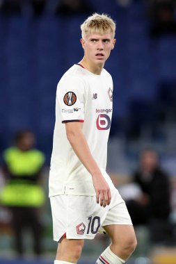 Roma, İtalya - 2 Ekim 2025: Lille 'den Hakon Haraldsson UEFA Ligi 2025 / 2026, 2. gün Roma' daki Olimpiyat Stadyumu 'nda AS Roma' ya karşı LOSC Lille arasındaki çarpışmada görüldü.