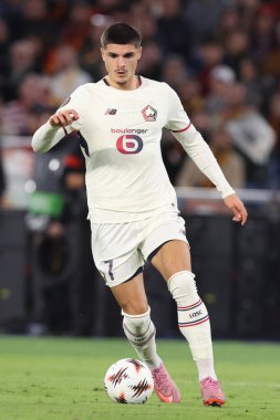 Roma, İtalya - 2 Ekim 2025: Lille 'den Matias Fernandez Pardo UEFA Ligi 2025 / 2026, 2. gün, AS Roma ile LOSC Lille arasındaki Roma Olimpiyat Stadyumu' nda çatışmada görüldü.