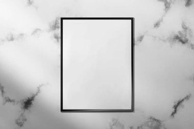 Model için mermer üzerine dikey çerçeve. A4, A3 biçimi.
