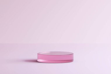 Yuvarlak, şeffaf bir iğne içeren minimalist ürün sergisi.