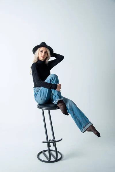 Beautiful Blonde Woman Posing Hat Studio — Stock Photo, Image