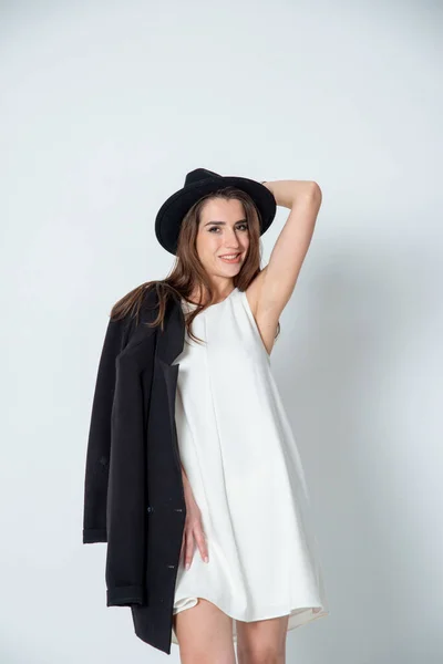 Brunette Woman Posing White Dress Hat — Stock Photo, Image