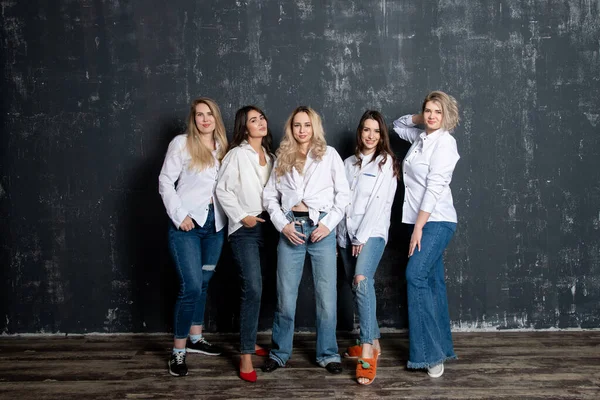 Young Attractive Women White Shirts Jeans Posing Studio — Φωτογραφία Αρχείου