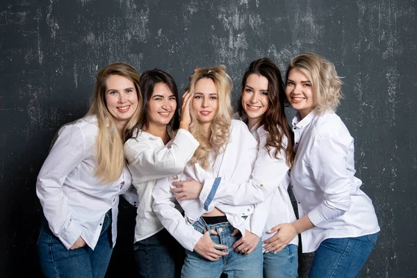 Young Attractive Women White Shirts Jeans Posing Studio — Stok Foto