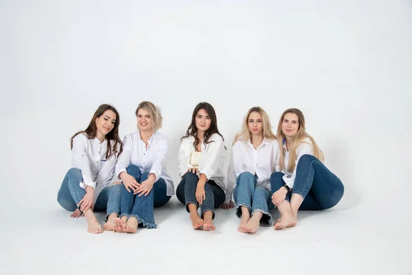 Young Attractive Women White Shirts Jeans Posing Studio — Stock fotografie