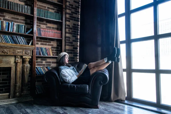 Portrait Woman Wearing Beret Sitting Chair Books — Zdjęcie stockowe
