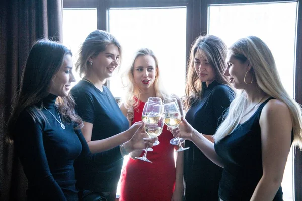 Young Women Champagne Glasses Стоковое Изображение
