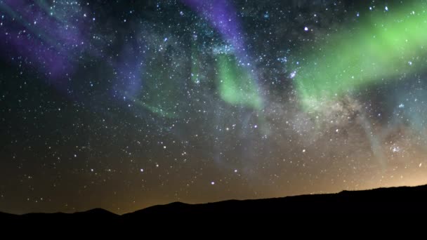 Aurora Grön Lila Blå Och Vintergatan Galaxy Hills Loop — Stockvideo