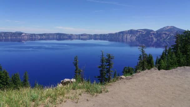 Crater Lake National Park Reflektioner Lugnt Vatten Tid Lapse Tilt — Stockvideo