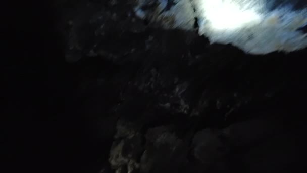 Mörkret Grottan Vid Thunderbolt Grottan Lava Sängar National Monument Kalifornien — Stockvideo