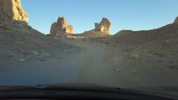 Trona Pinnacles Mojave Çölü Yol Kapalı Araç Plakası Ölüm Vadisi — Stok video