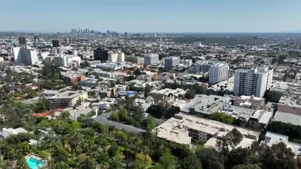 Iconica Hollywood Aerial Cityscape View Forward Tilt Los Angeles California — Video Stock