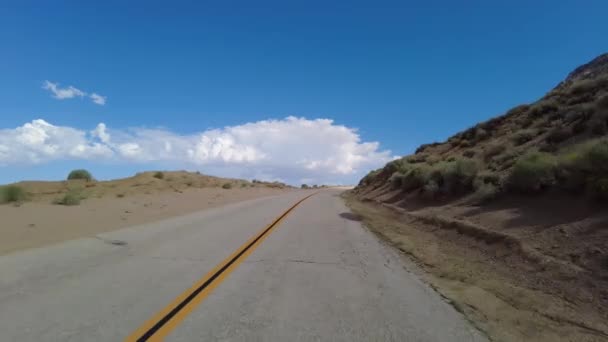 Sierra Nevada Mts Horseshoe Meadow Road Ascend Multicam Placa Conducción — Vídeo de stock