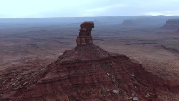 Valley Gods Rooster Butte Dusk Aerial Shot Rotate Southwest Desert — Stok Video