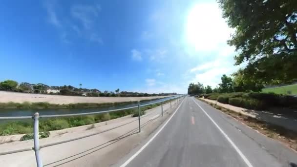 Лос Анджелес Ballona Creek Path Del Rey Cycling Front View — стоковое видео