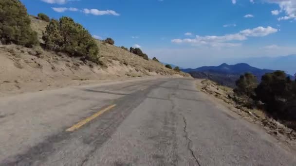 White Mountain Ancient Bristlecone Scenic Byway Westbound Front View Placa — Vídeo de stock