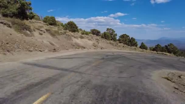 White Mountain Ancient Bristlecone Scenic Byway Westbound Front View Placa — Vídeo de Stock
