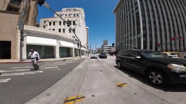 Beverly Hills Wilshire Blvd Länteen Menevä Peruutusnäkymä Beverly Driving Plate — kuvapankkivideo