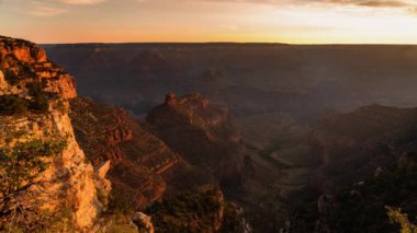 Büyük Kanyon Güney Rim Gündoğumu Bulutları Savaş Gemisi Zamanaşımı Arizona ABD
