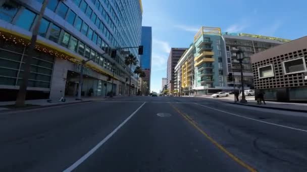 洛杉矶市中心威尔郡大道东行04号后视镜 位于加州高速公路110号桥下 — 图库视频影像