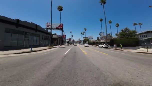 ハリウッドサンセットBlvd Eastbound Formosa Aveドライビングプレートカリフォルニア州のリアビュー — ストック動画