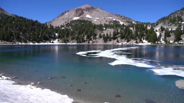 Лассен Вулканический Национальный Парк Озеро Хелен Лассен Пик Калифорния Сша — стоковое видео