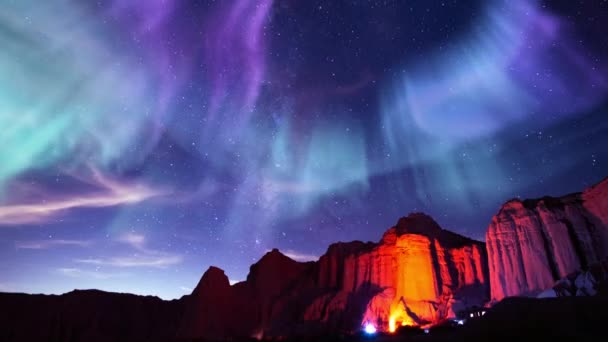 Solstorm Lila Och Vintergatan Galaxy Time Lapse Desert Canyon Campfire — Stockvideo