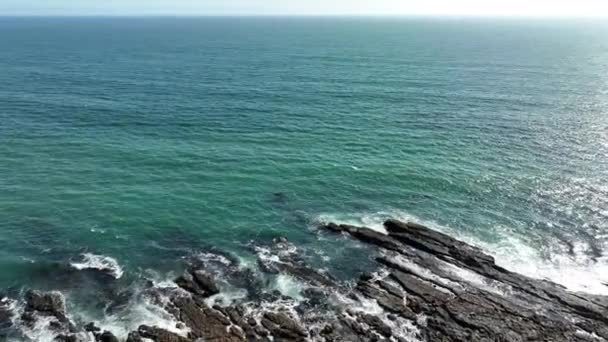 サイドプールとロックフォワードの海洋空中撮影 — ストック動画