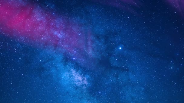 天の川銀河とオーロラの紫色のピンクループ南のスカイで50ミリメートル — ストック動画