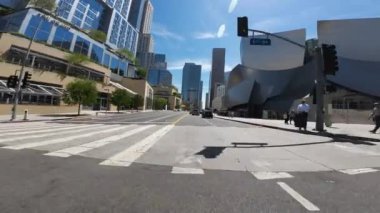 Los Angeles şehir merkezi Grand Ave Southbound 03 Front View 1. St Driving Plate California ABD Ultra Wide