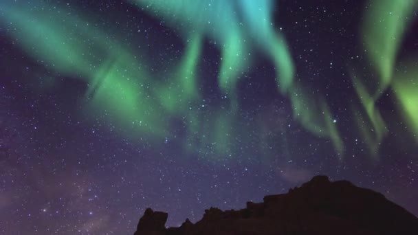 Aurora Rocky Canyon Linnunrata Galaxy Time Lapse Night Sky Tähdet — kuvapankkivideo