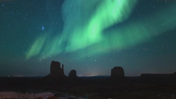 Aurora Solar Storm Monument Valley Orion Stijgt Boven Woestijn — Stockvideo