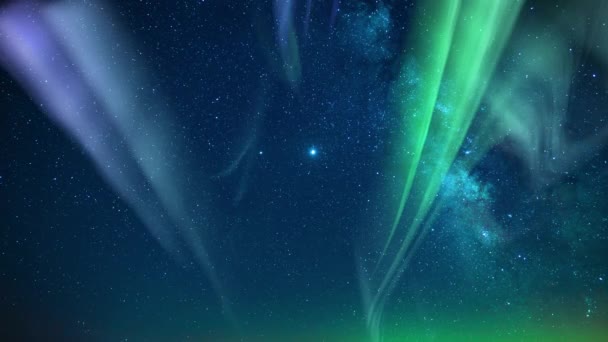 在西南方天空中 极光闪耀的绿色紫色和银河环带 — 图库视频影像