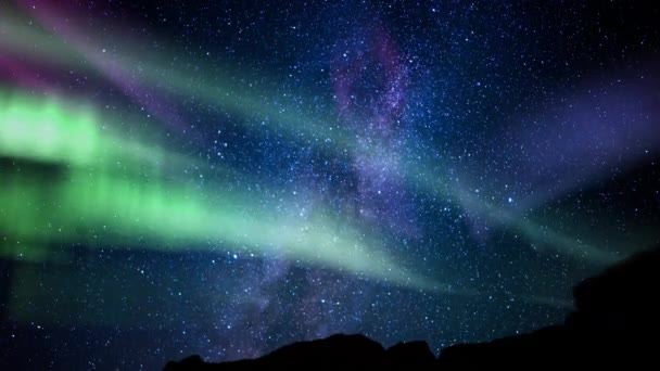 Aurora Violetti Vihreä Linnunradan Galaxy Canyon Tilt — kuvapankkivideo