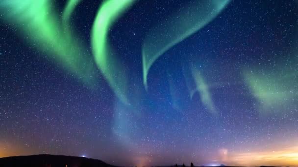 Aurora Zöld Lila Kék Tejút Galaxis Horizont Felett — Stock videók