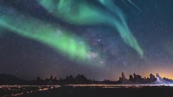 Aurora Napvihar Tejút Galaxis Idő Lapse Délkelet 14Mm Vízfolyások Meteor — Stock videók