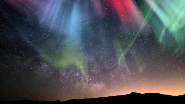 Aurora Zielona Fioletowo Czerwona Droga Mleczna Galaxy Horizon Loop — Wideo stockowe