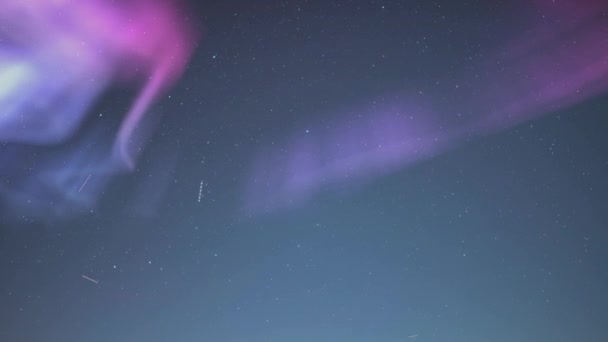 星空飞逝中的极光紫色粉红 — 图库视频影像