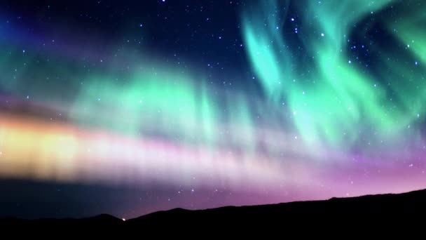 极光闪耀在高山上的绿紫色和银河倾泻而下 — 图库视频影像