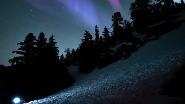 Aurora Purpurowa Nad Stokiem Narciarskim Lasem Pętla — Wideo stockowe